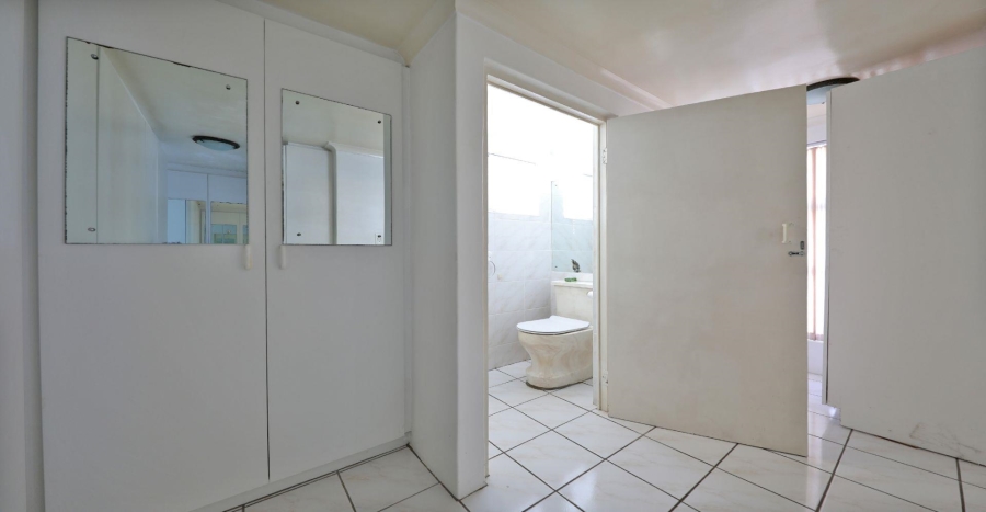 5 Bedroom Property for Sale in Plattekloof Western Cape